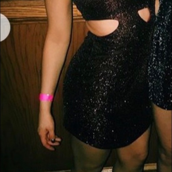 Express Dark Red Asymmetrical Mini w Cutouts - Picture 6 of 6